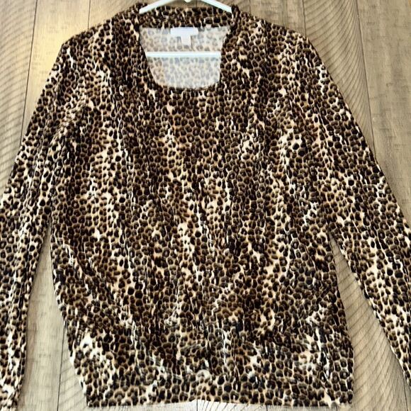 Purr 😸 like a Leopard 🐆 in this Sleek, Soft & Stylish Animal 🦒 Print Blouse. - Picture 4 of 17